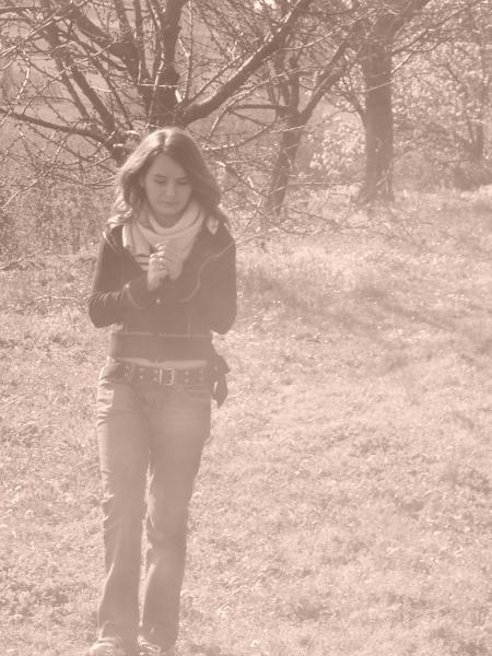 8. nounette marche dans le chemin .8