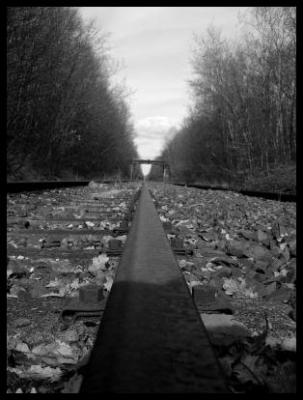 ***des rails un train et là...***